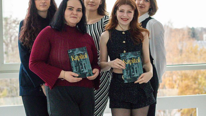 Studentki zaangażowane w projekt na zdjęciu grupowym